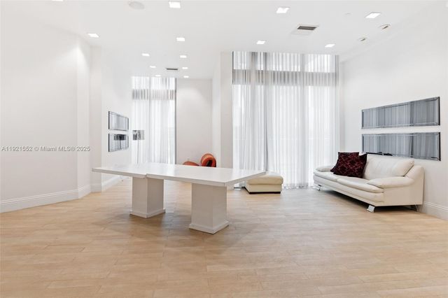 350 S Miami Ave 1805, Miami, FL 33130