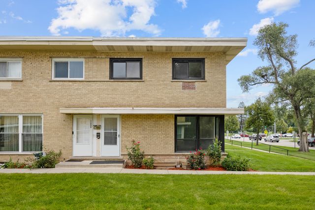 1250 N Wheeling Road, Mount Prospect, IL 60056