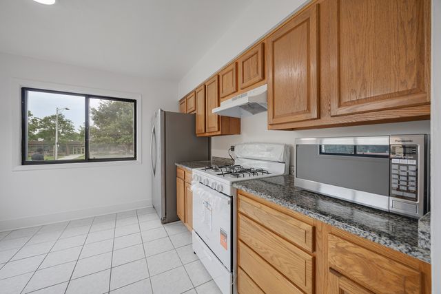 1250 N Wheeling Road, Mount Prospect, IL 60056