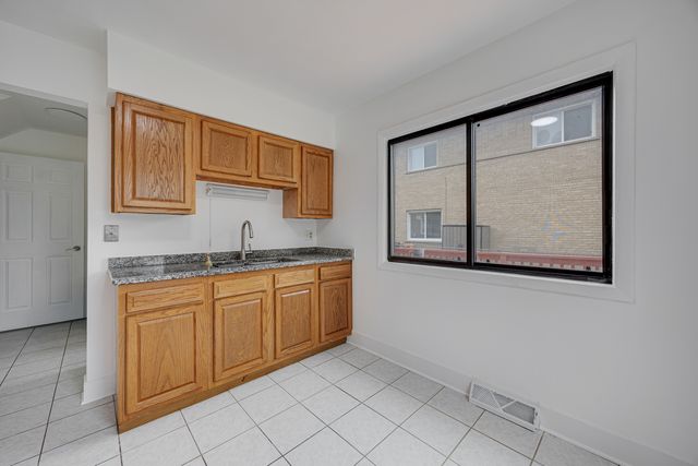 1250 N Wheeling Road, Mount Prospect, IL 60056