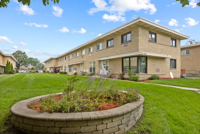 1250 N Wheeling Road, Mount Prospect, IL 60056