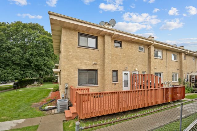1250 N Wheeling Road, Mount Prospect, IL 60056