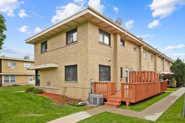 1250 N Wheeling Road, Mount Prospect, IL 60056