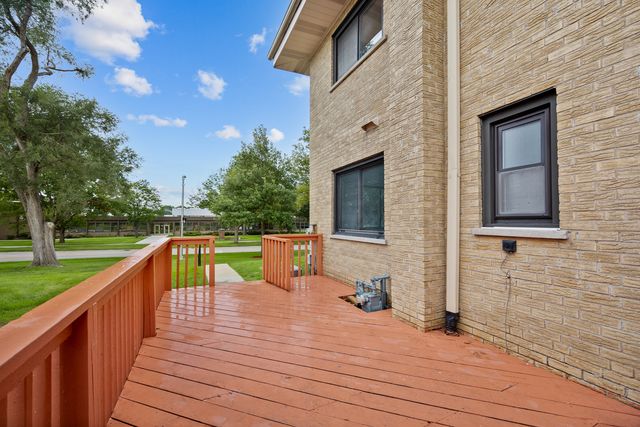 1250 N Wheeling Road, Mount Prospect, IL 60056