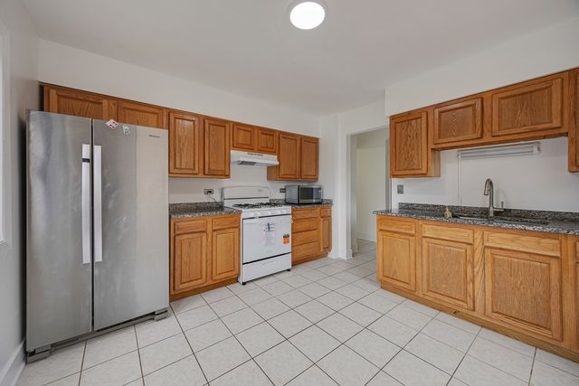 1250 N Wheeling Road, Mount Prospect, IL 60056