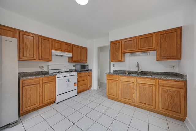 1250 N Wheeling Road, Mount Prospect, IL 60056