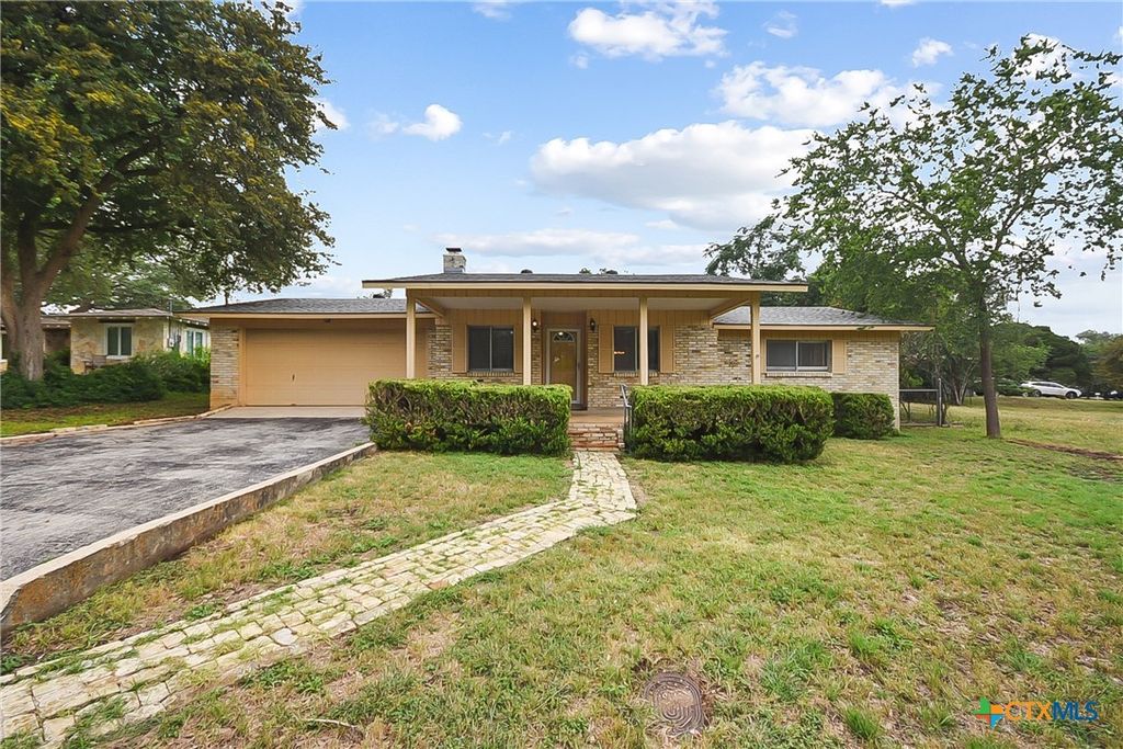 185 Oklahoma Avenue, New Braunfels, TX 78130