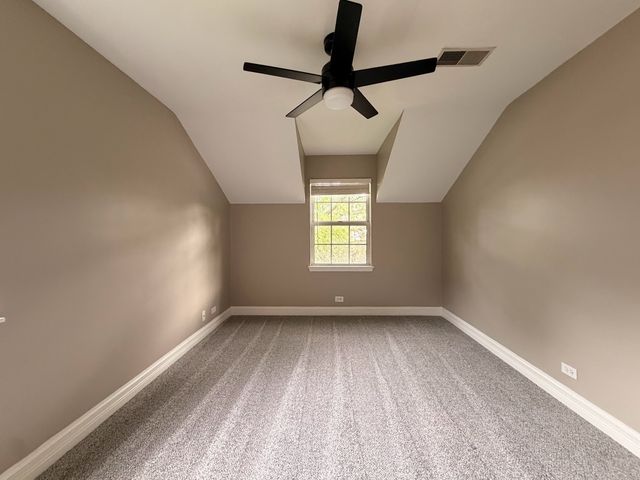82 Holmes Way X2, Schaumburg, IL 60193