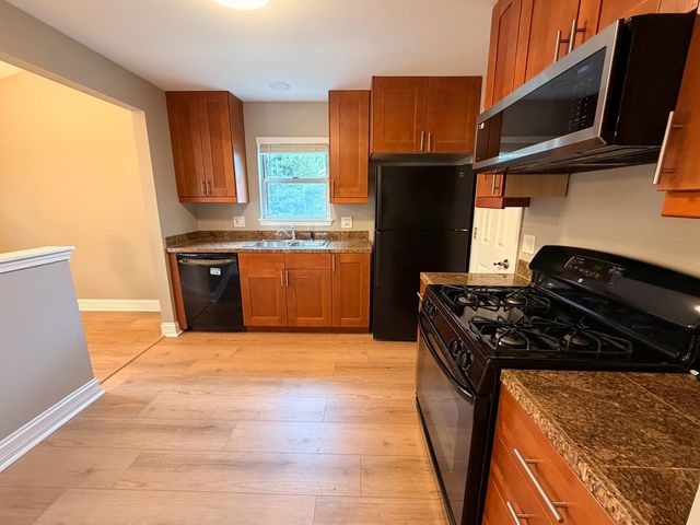 82 Holmes Way X2, Schaumburg, IL 60193