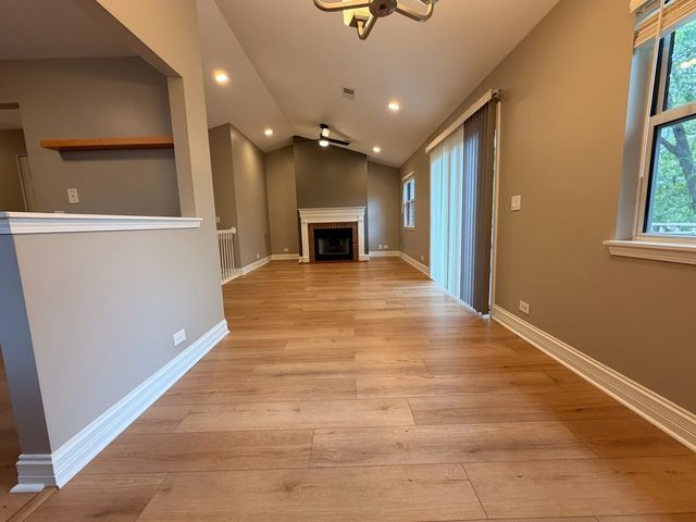 82 Holmes Way X2, Schaumburg, IL 60193