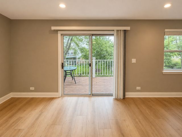 82 Holmes Way X2, Schaumburg, IL 60193
