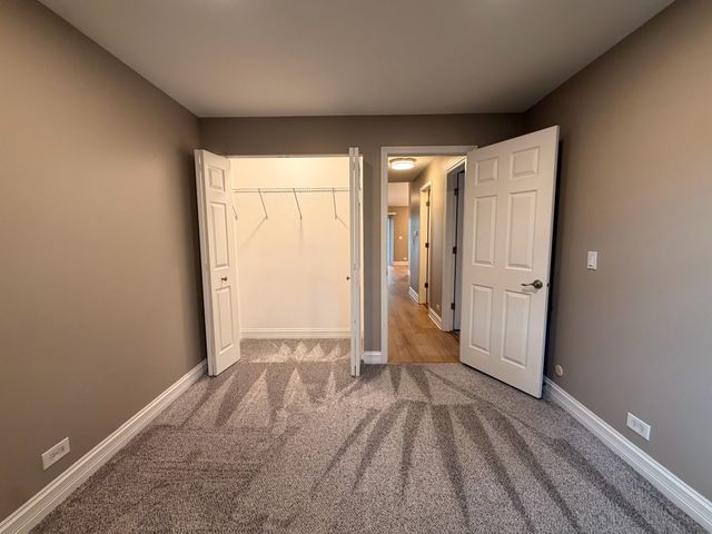 82 Holmes Way X2, Schaumburg, IL 60193