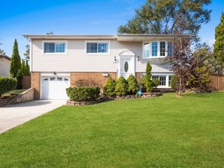 9140 Sycamore Drive, Hickory Hills, IL 60457