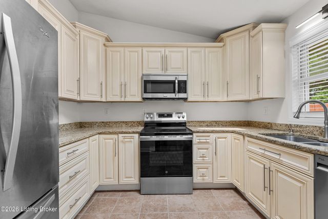 7406 Covey Pl, Louisville, KY 40291