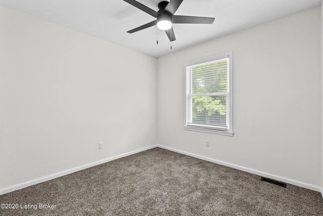 7406 Covey Pl, Louisville, KY 40291
