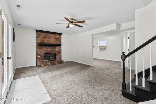 7406 Covey Pl, Louisville, KY 40291
