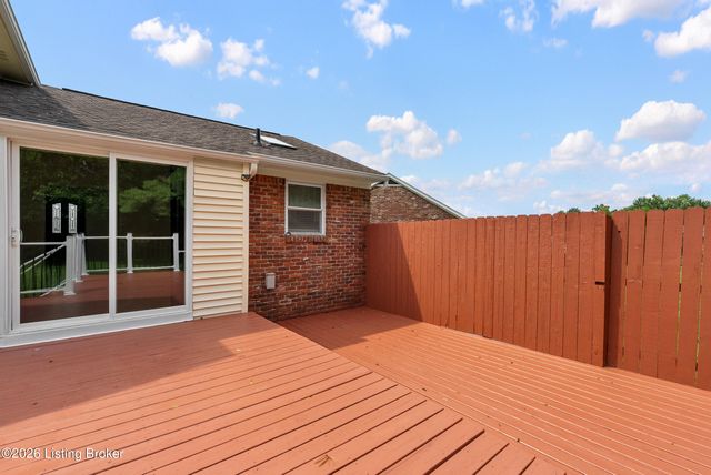 7406 Covey Pl, Louisville, KY 40291
