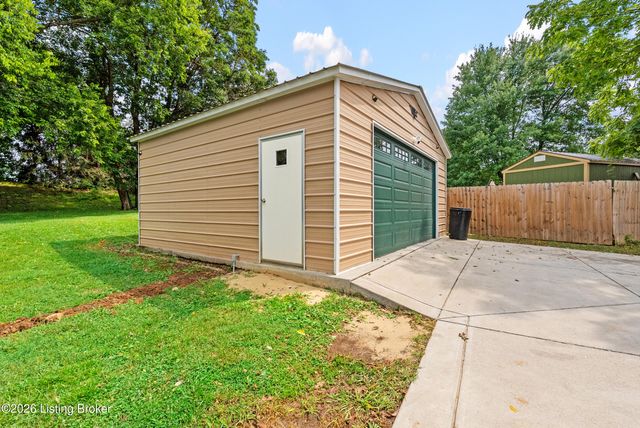 7406 Covey Pl, Louisville, KY 40291