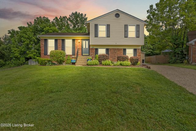 7406 Covey Pl, Louisville, KY 40291
