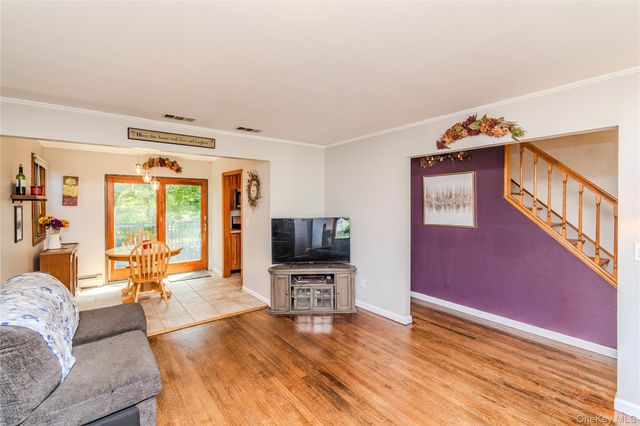 13 Hewlett Road, Red Hook, NY 12571