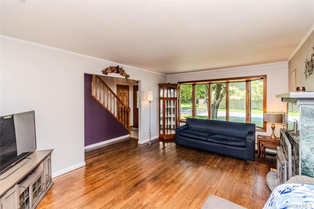 13 Hewlett Road, Red Hook, NY 12571