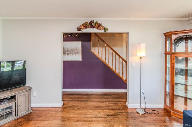 13 Hewlett Road, Red Hook, NY 12571