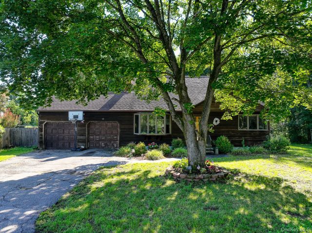 13 Hewlett Road, Red Hook, NY 12571