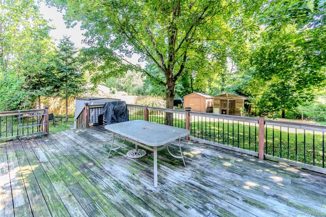 13 Hewlett Road, Red Hook, NY 12571