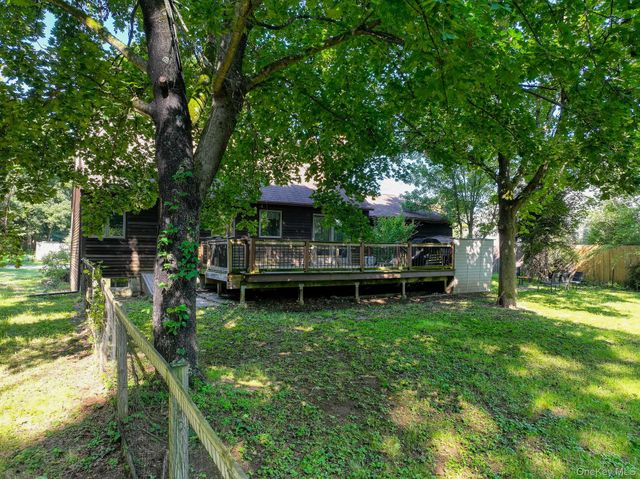 13 Hewlett Road, Red Hook, NY 12571