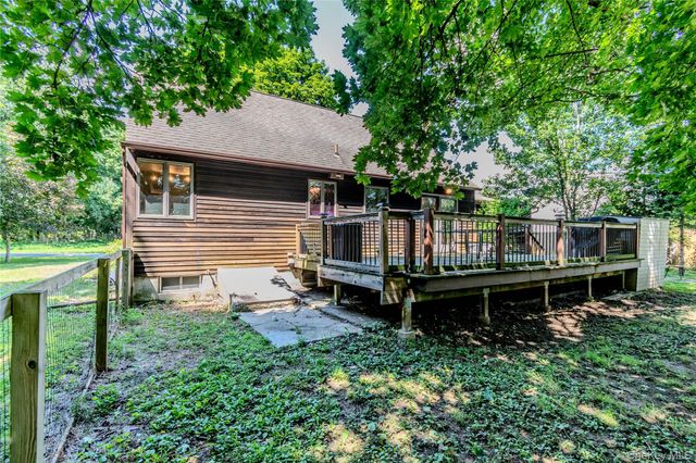 13 Hewlett Road, Red Hook, NY 12571