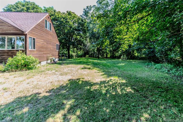 13 Hewlett Road, Red Hook, NY 12571