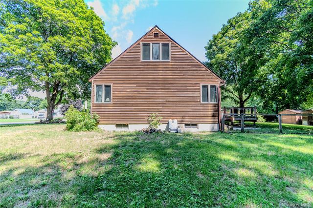 13 Hewlett Road, Red Hook, NY 12571