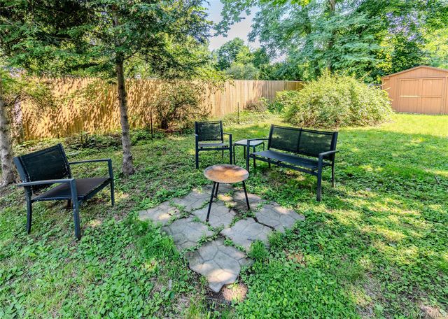 13 Hewlett Road, Red Hook, NY 12571
