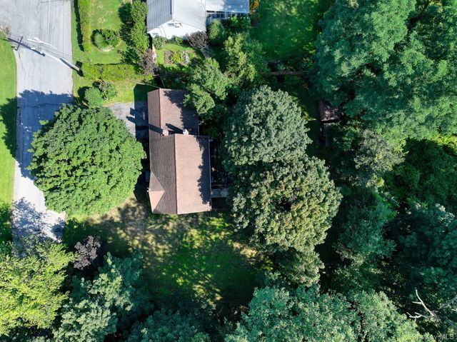 13 Hewlett Road, Red Hook, NY 12571