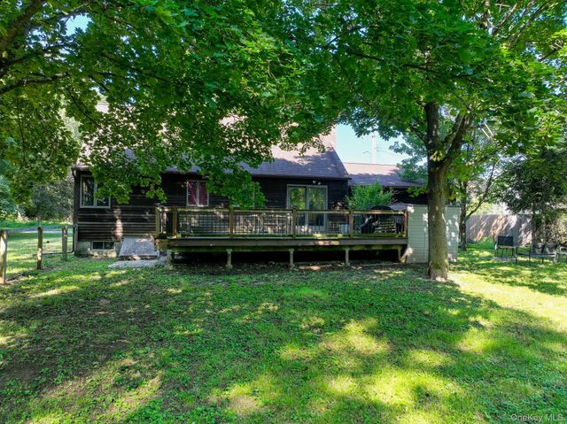 13 Hewlett Road, Red Hook, NY 12571