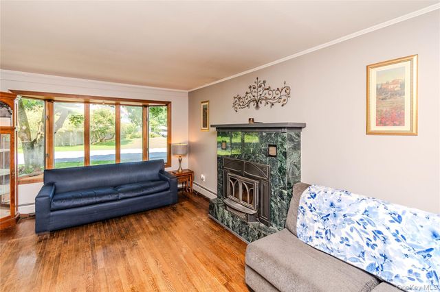 13 Hewlett Road, Red Hook, NY 12571