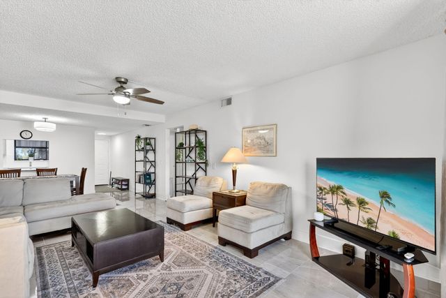 890 N Federal Highway 403, Lantana, FL 33462