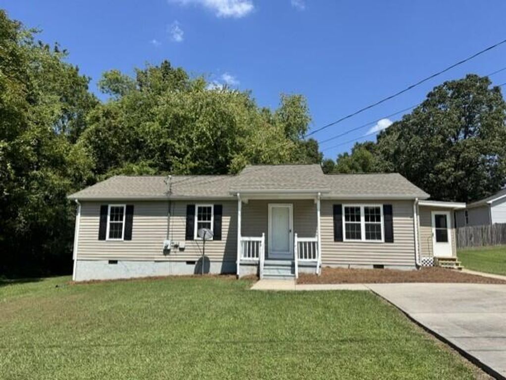 309 W Oak Street, Chatsworth, GA 30705