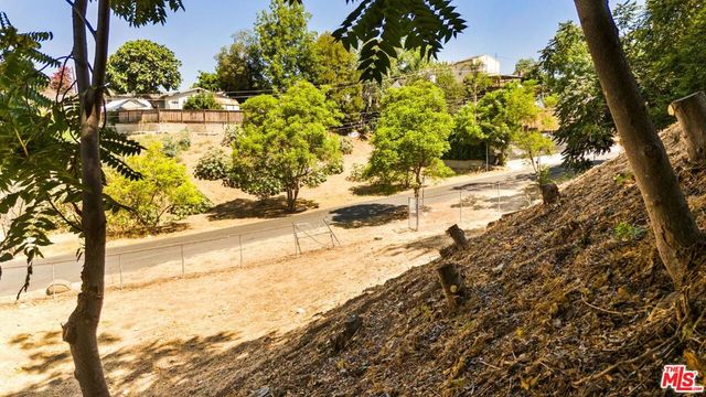 4001 N College Crest Dr., Los Angeles, CA 90065