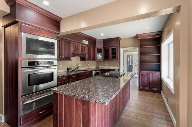 565 Savannah Highway, Charleston, SC 29407