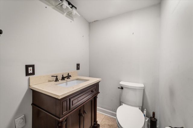 565 Savannah Highway, Charleston, SC 29407