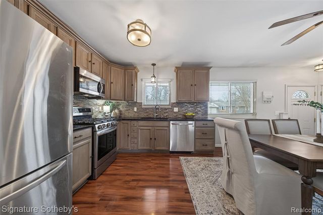 6072 Brockway Street, Commerce Twp, MI 48382