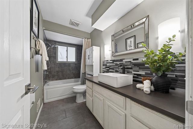 6072 Brockway Street, Commerce Twp, MI 48382