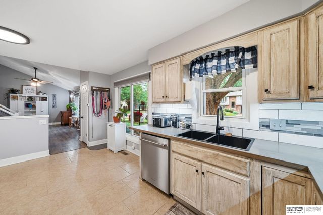 6220 Fleetwood Drive, Lincoln, NE 68516