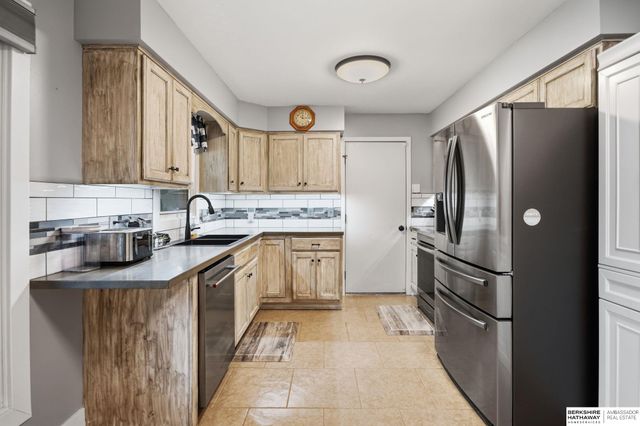 6220 Fleetwood Drive, Lincoln, NE 68516