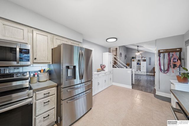 6220 Fleetwood Drive, Lincoln, NE 68516