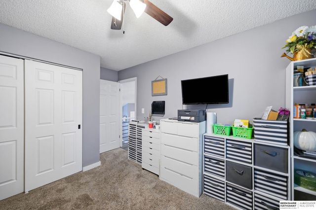 6220 Fleetwood Drive, Lincoln, NE 68516