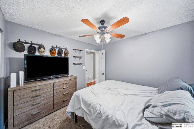 6220 Fleetwood Drive, Lincoln, NE 68516