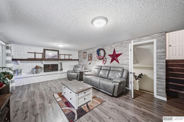 6220 Fleetwood Drive, Lincoln, NE 68516