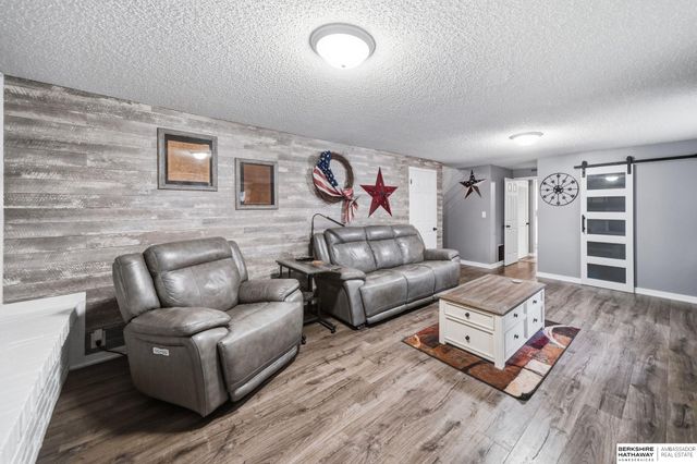 6220 Fleetwood Drive, Lincoln, NE 68516